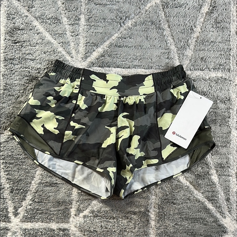 NWT Lululemon Hotty Hot Shorts 2.5”